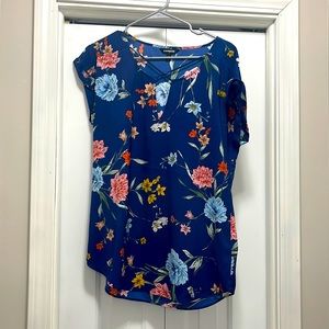 Women’s size medium top